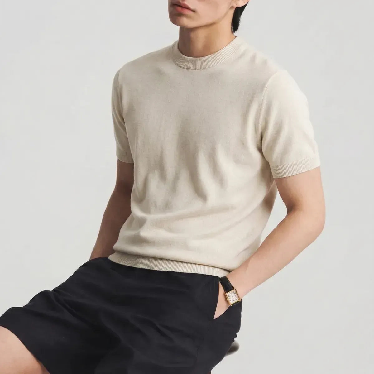 SORAIRO 夏の軽やかシリーズ|お腹まわりを自然にカバーする なめらか半袖ニットTシャツ