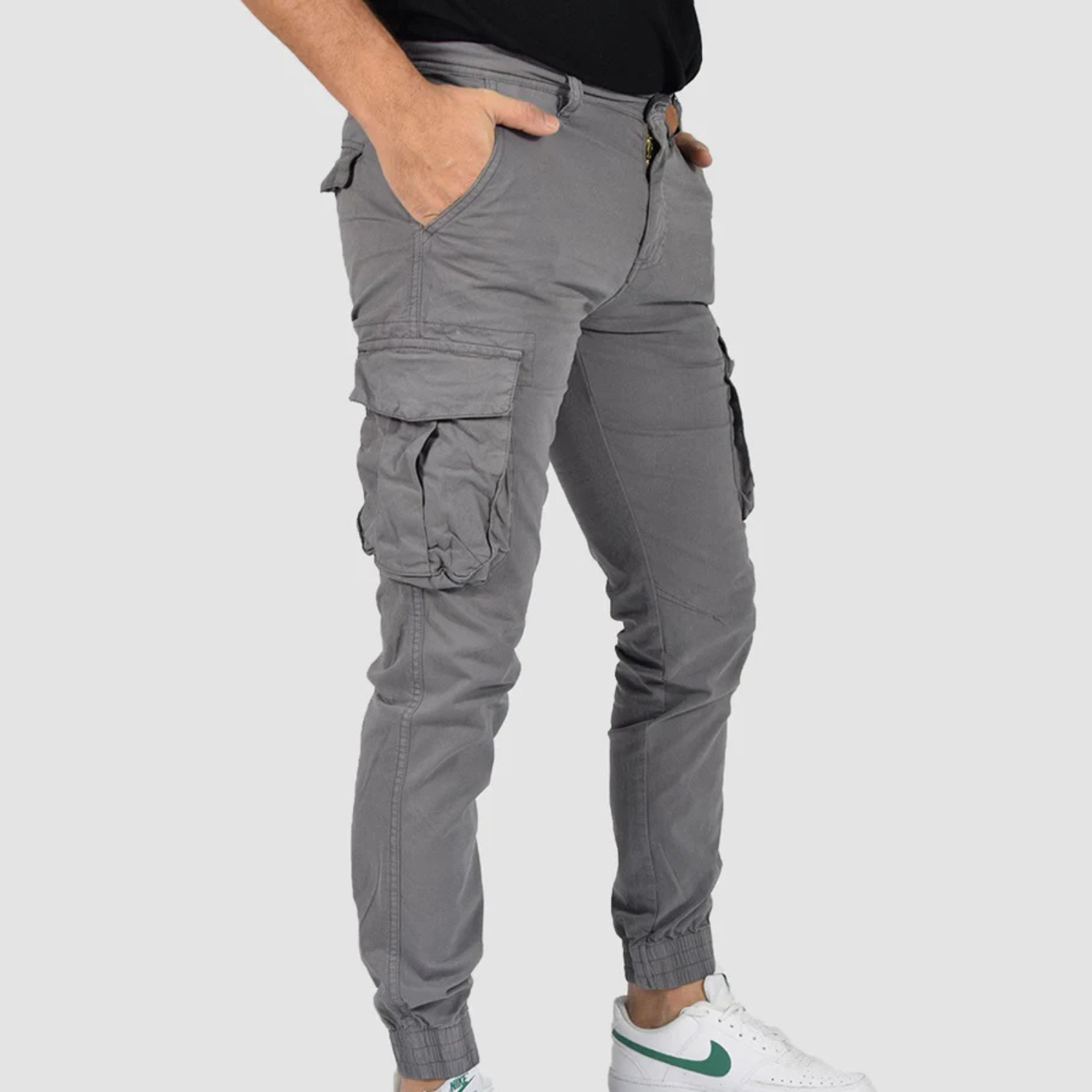 DAIKI - カーゴポケット付きカフスパンツ