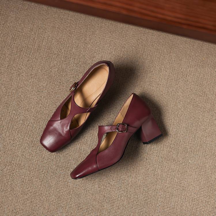 Veyla スクエアトゥ 本革ヒールパンプス
